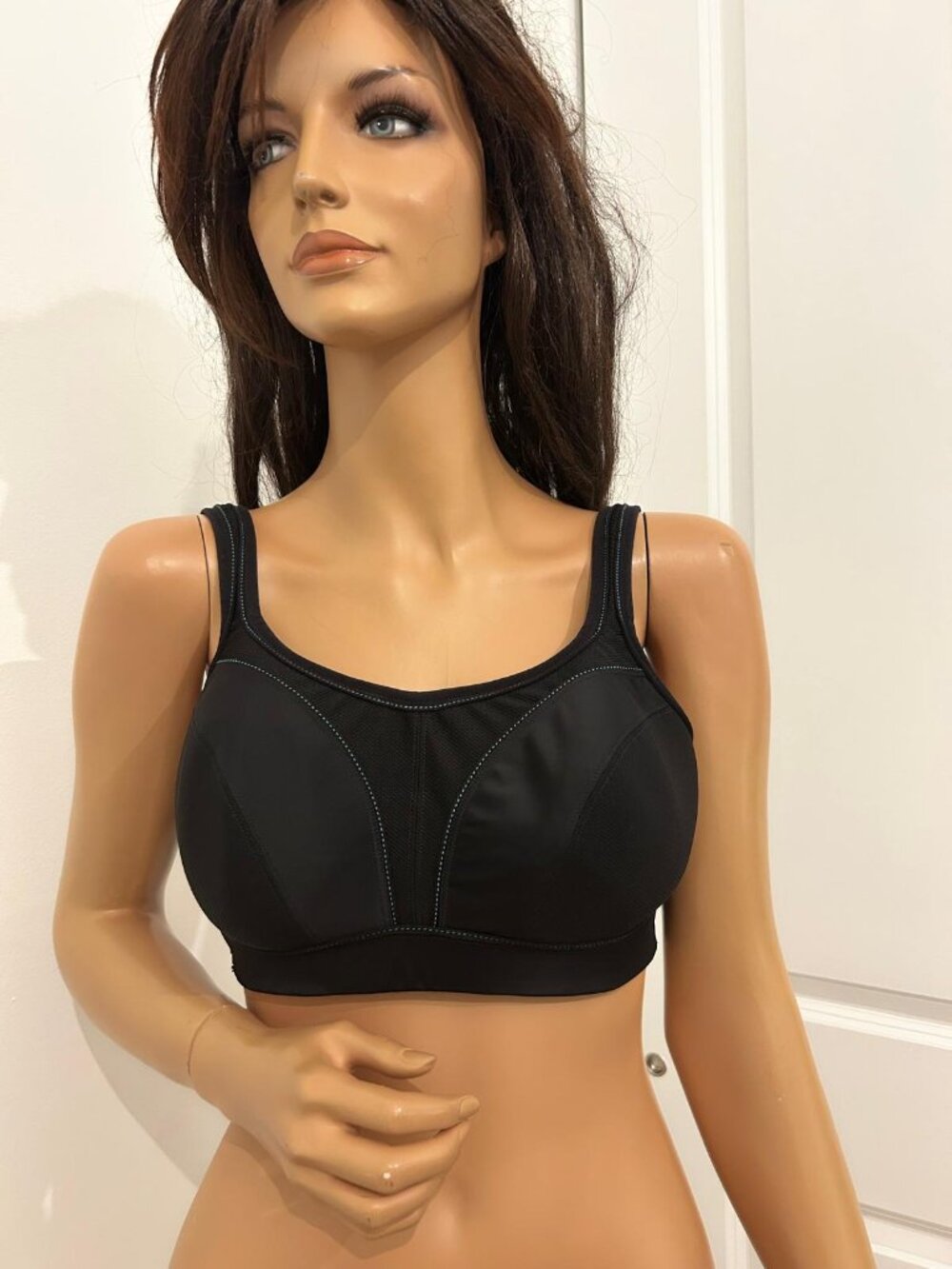 Chantelle C29410 High Impact Underwire Sports Bra Black Size 34DDD